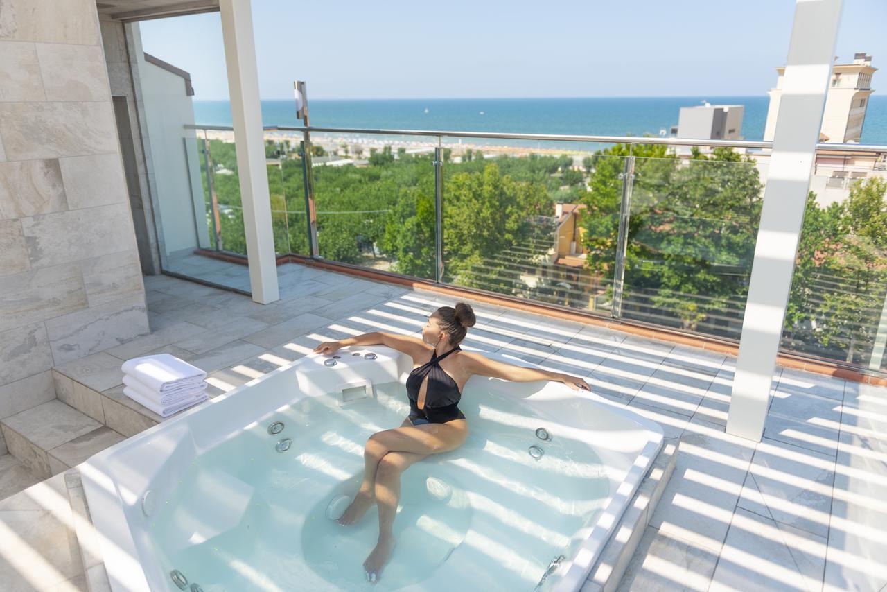 Hotel Atlantic Riviera Mare Misano Adriatico Exteriör bild