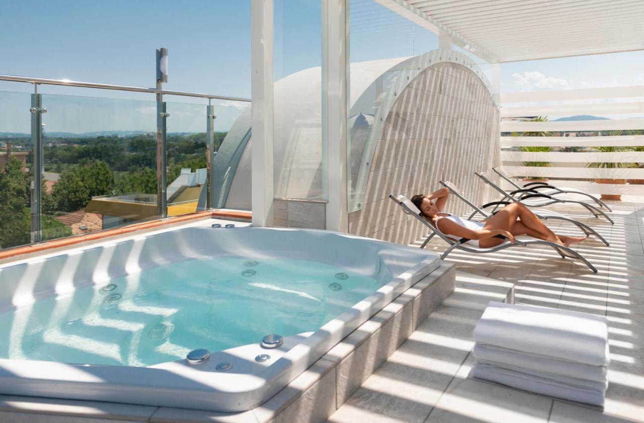 Hotel Atlantic Riviera Mare Misano Adriatico Exteriör bild