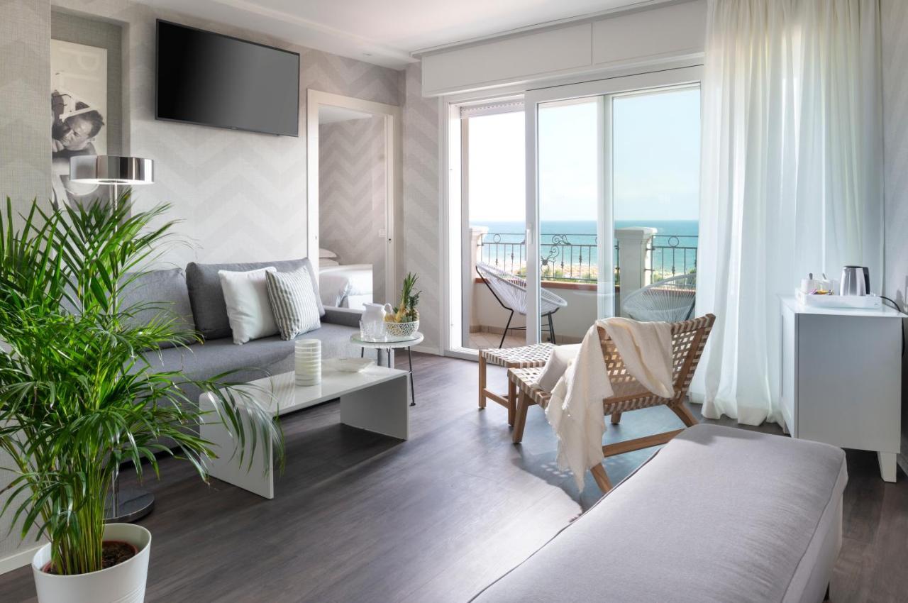 Hotel Atlantic Riviera Mare Misano Adriatico Exteriör bild