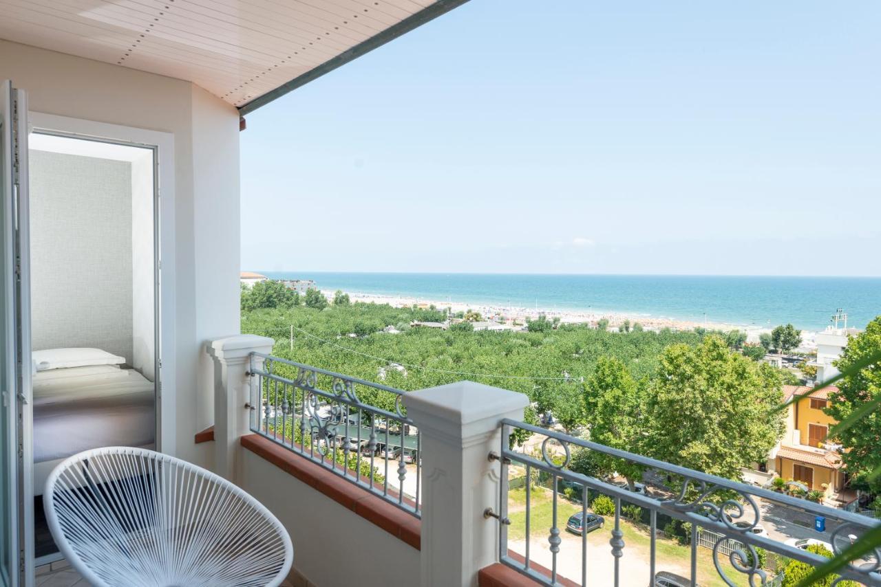 Hotel Atlantic Riviera Mare Misano Adriatico Exteriör bild