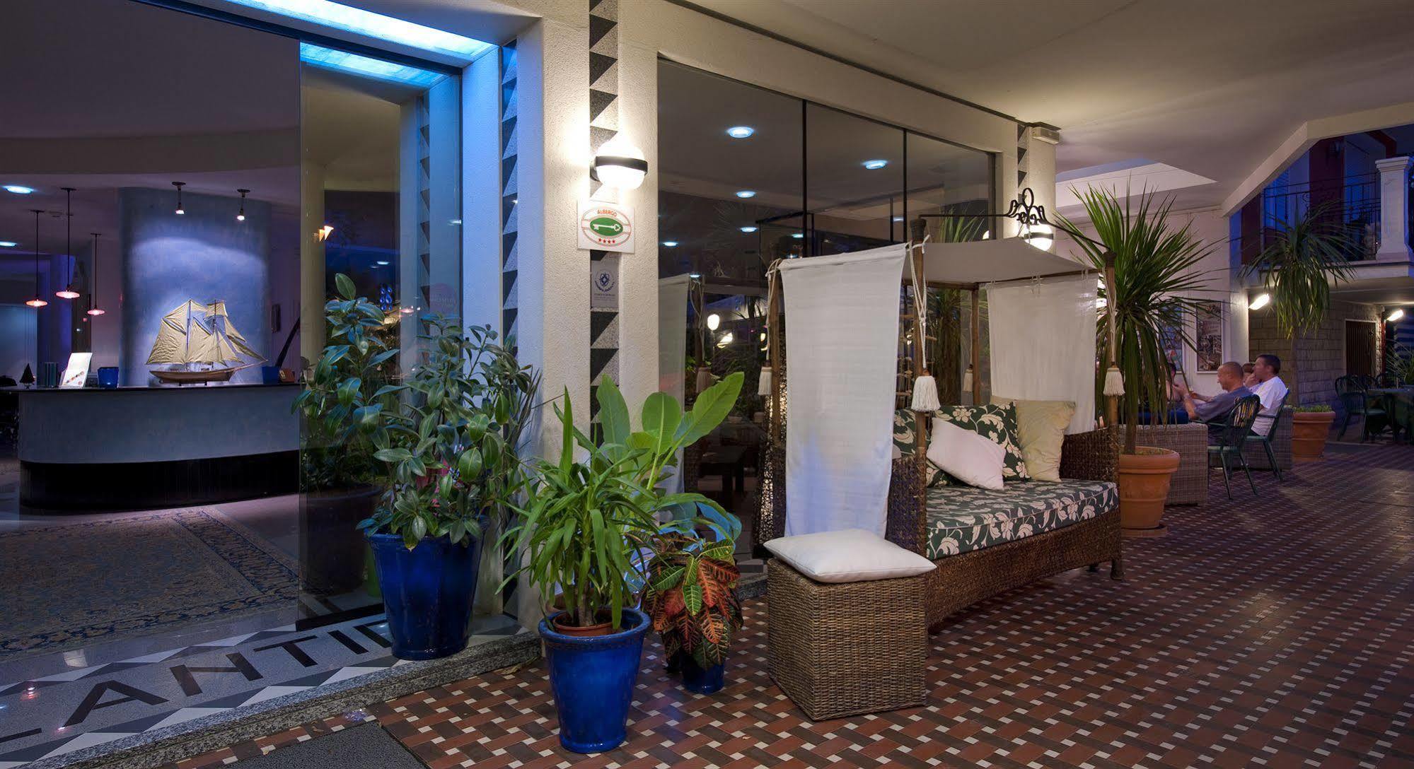 Hotel Atlantic Riviera Mare Misano Adriatico Exteriör bild