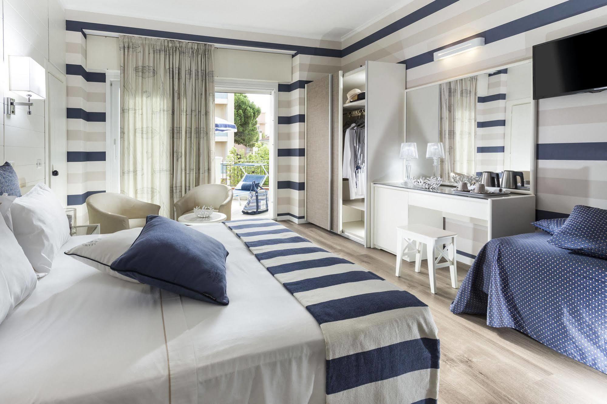 Hotel Atlantic Riviera Mare Misano Adriatico Exteriör bild