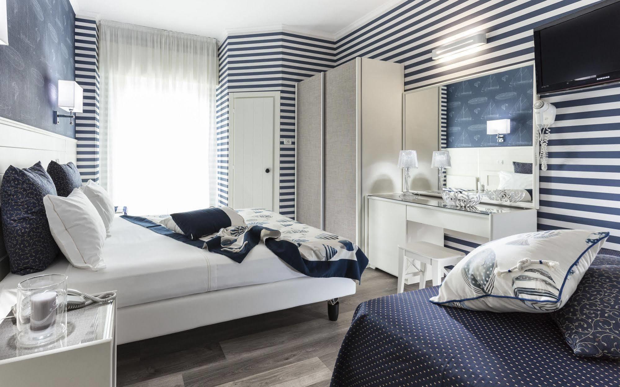 Hotel Atlantic Riviera Mare Misano Adriatico Exteriör bild