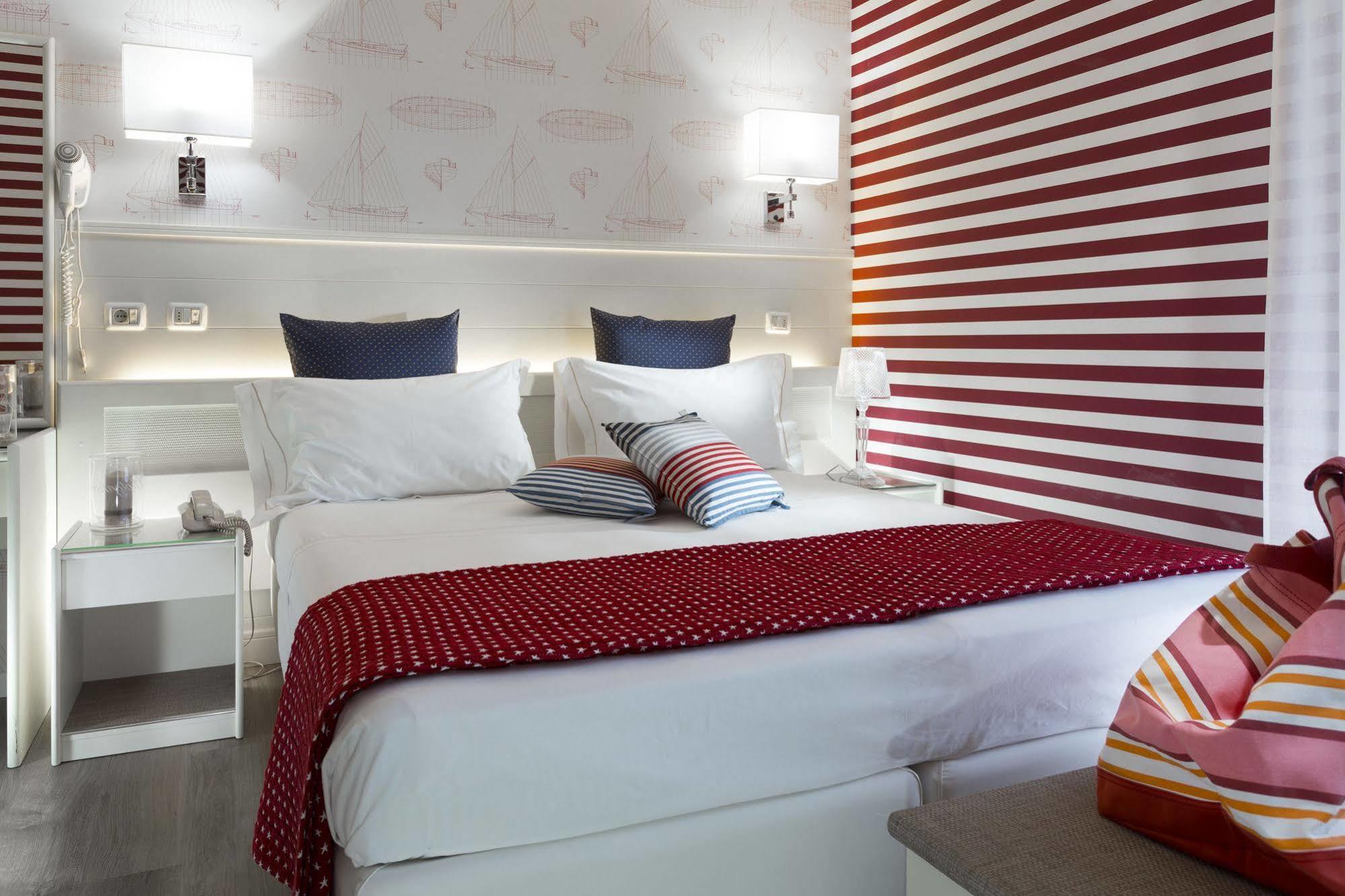 Hotel Atlantic Riviera Mare Misano Adriatico Exteriör bild